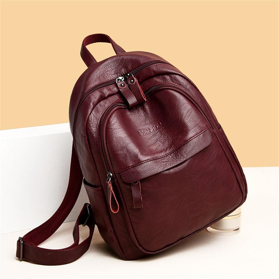 Mochila Adventure Plus em Couro Sintético - Estilo e Funcionalidade